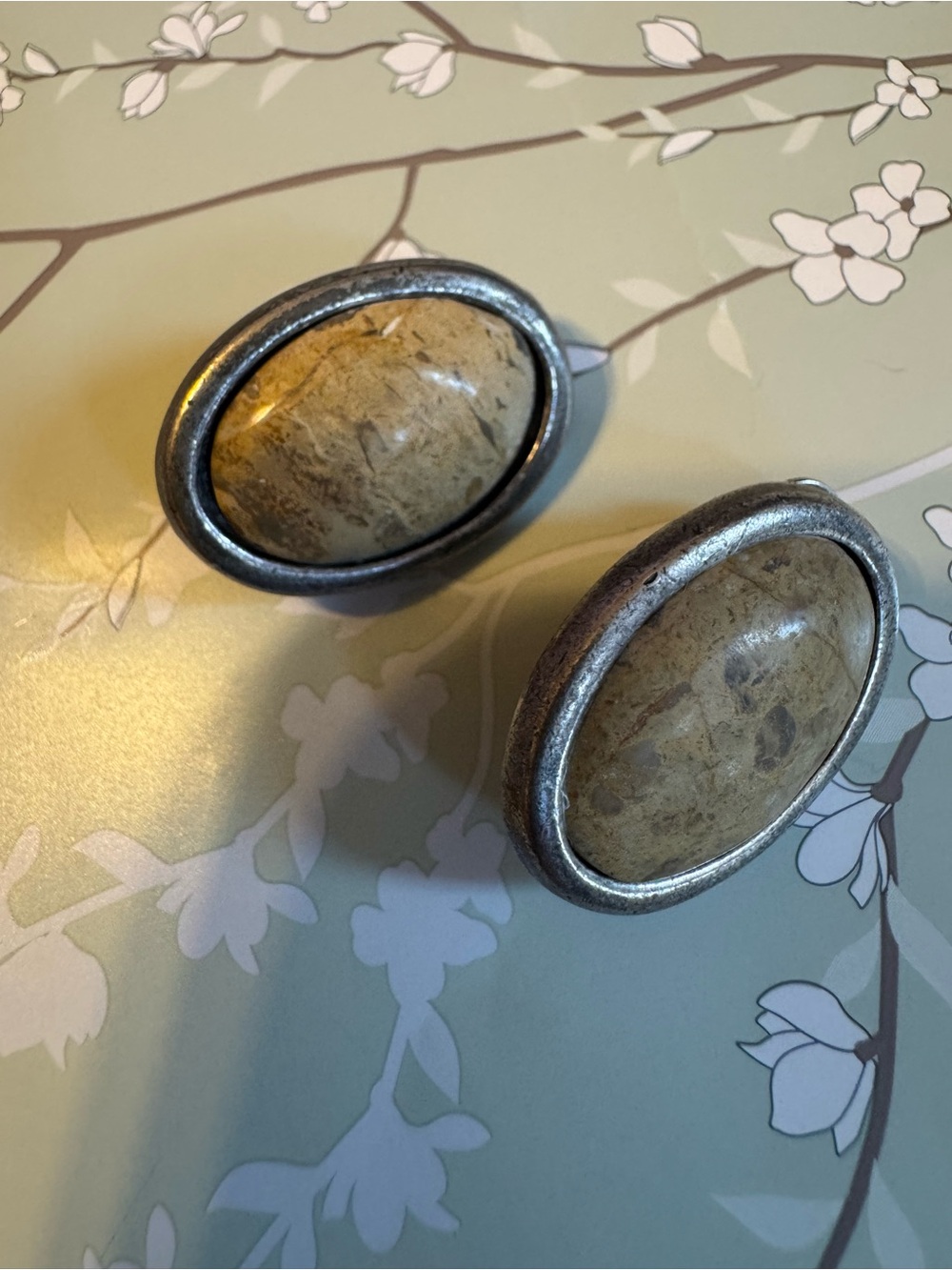 Woman’s Oval Stone  in Beige with Silver Frame Clip On Earrings. 🍁🍂🎶🎉